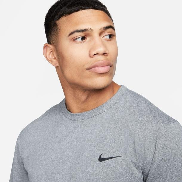 Nike Dri-Fit Uv Hyverse Erkek Gri Antrenman T-Shirt