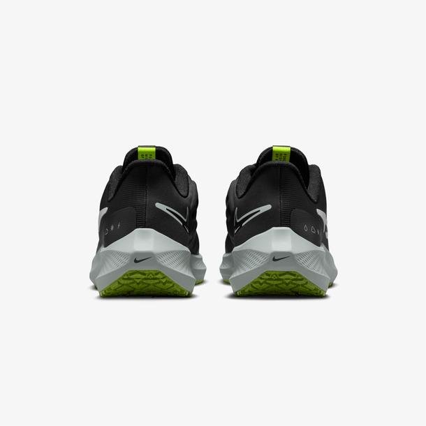 Nike  Air Zoom Pegasus 39 Shield Kadın Siyah Koşu Ayakkabısı