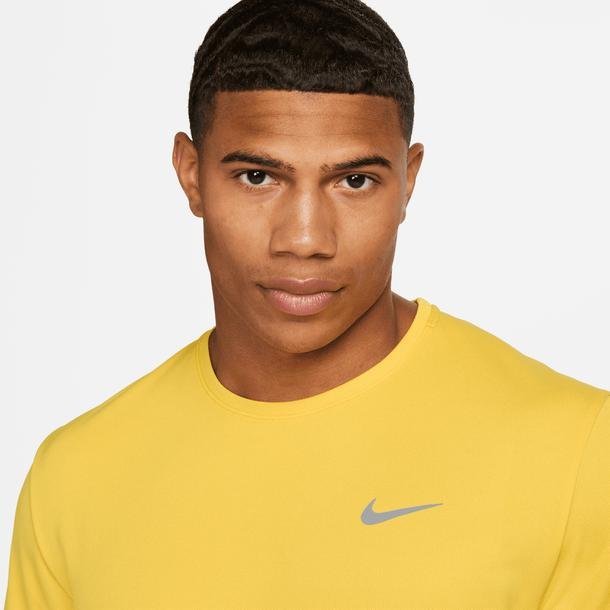 Nike Dri Fit Miler Short-Sleeve Erkek Sarı Koşu T-Shirt