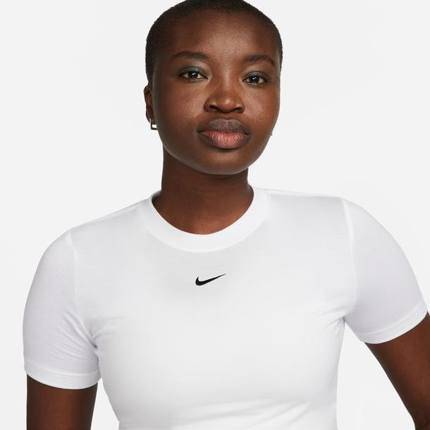 Nike Sportswear Essential Slim-Fit Crop Kadın Beyaz Günlük T-Shirt