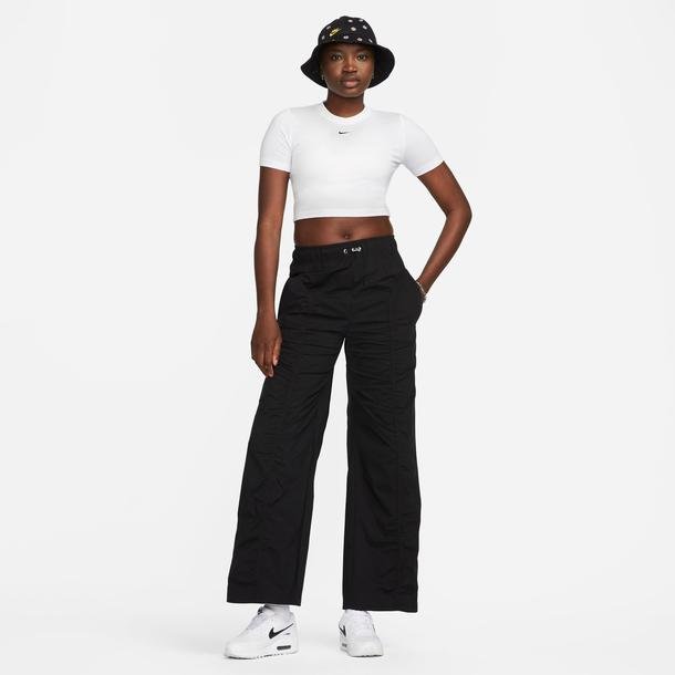 Nike Sportswear Essential Slim-Fit Crop Kadın Beyaz Günlük T-Shirt