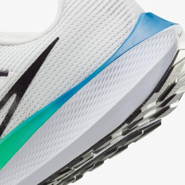 Nike Air Zoom Pegasus 40 Erkek Beyaz Koşu Ayakkabısı