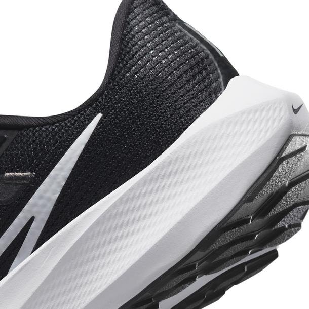 Nike Air Zoom Pegasus 40 Kadın Siyah Koşu Ayakkabısı
