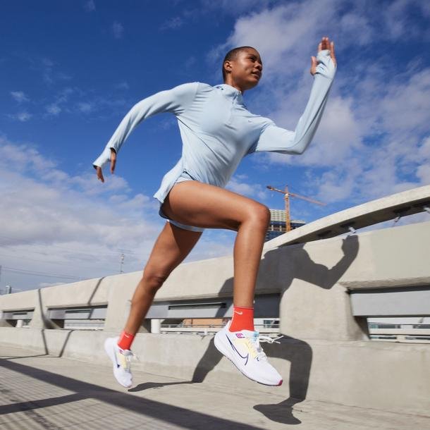 Nike Air Zoom Pegasus 40 Kadın Beyaz Koşu Ayakkabısı