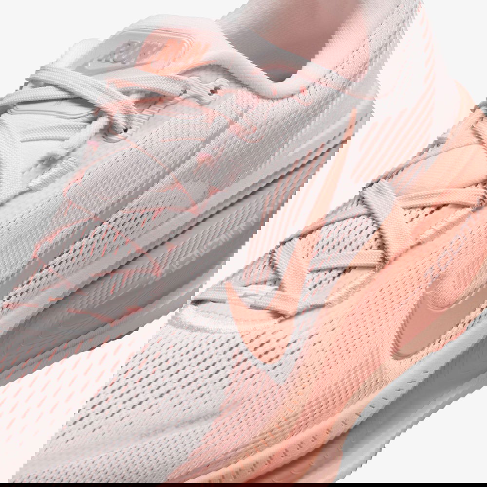 Nike Vomero 18 Kadın Kırmızı Koşu Ayakkabısı