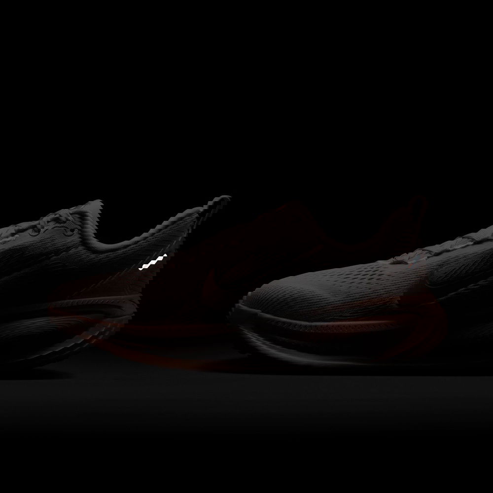 Nike Vomero 18 Kadın Kırmızı Koşu Ayakkabısı