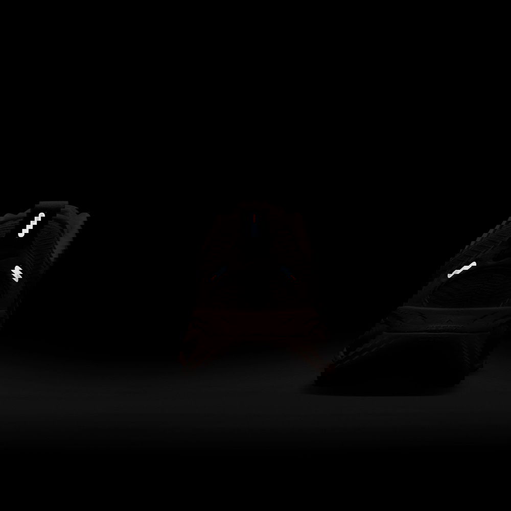 Nike Vomero 18 Kadın Kırmızı Koşu Ayakkabısı