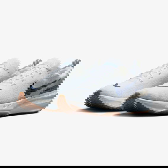 Nike Invincible 3 Erkek Beyaz Koşu Ayakkabısı