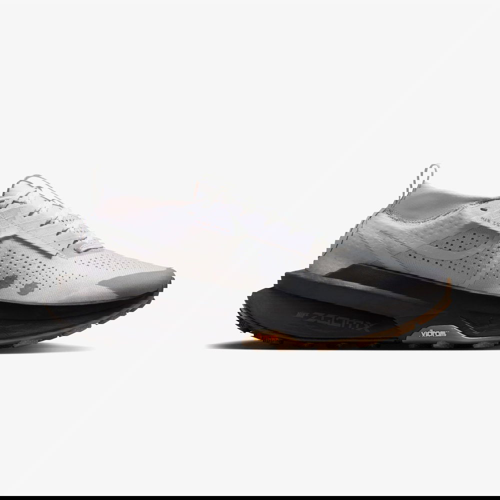 Nike Zegama Trail 2 Erkek Gri Koşu Ayakkabısı