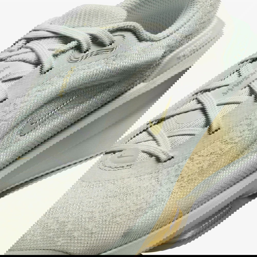 Nike Versair Kadın Gri Antrenman Ayakkabısı