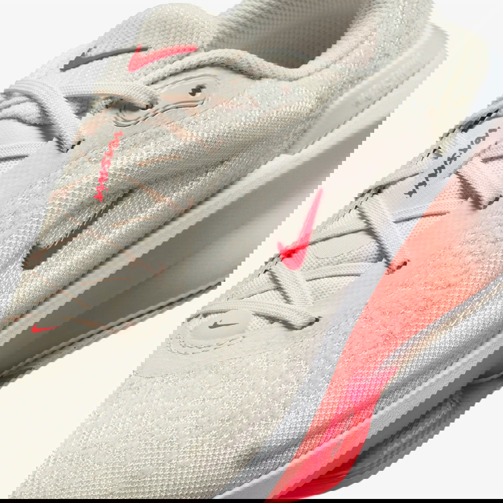 Nike Versair Kadın Beyaz Antrenman Ayakkabısı