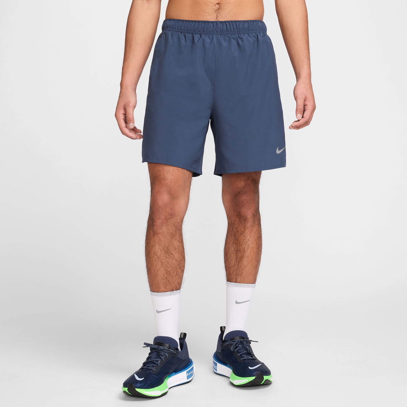 Nike Challenger Logo 7in Erkek Gri Antrenman Şortu